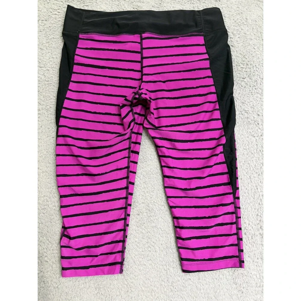 Nike Athletic Fit Capri Length Leggings Magenta and Black Size XL